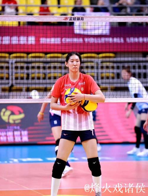 江苏女排惊现15岁新星！替补登场砍11分，逆风局力挽狂澜